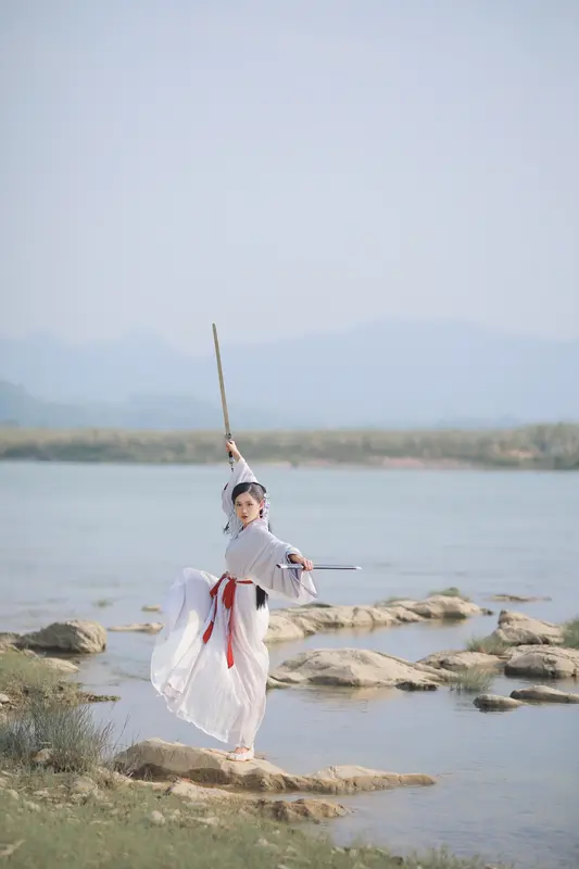 [艺图语] 2022.06.01 天涯尽处 米菲 - 艺图语